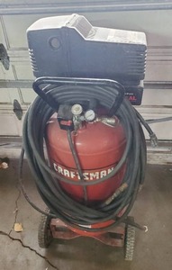lot 3 image: Craftsman Upright 25-Gallon Air Compressor