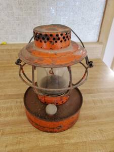 lot 8 image: Old Handlan Oil Lantern