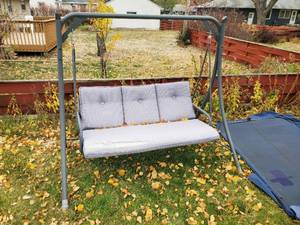 lot 301 image: Outdoor Swing