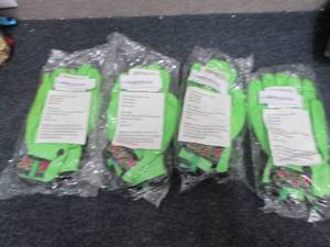 4 pr Green Bamboo Garden Gloves...