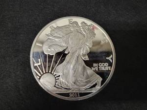 4 oz Fine Silver American Eagle Round - 3.5 Diameter