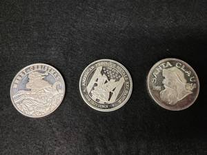 (3) 1oz .999 Fine Silver Rounds, (2) Christmas Themed and (1) APMEX