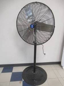 lot 144 image: 32 Adjustable Oscillating Fan, MSI-750-12060 - Works Great