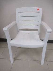 lot 176 image: Plastic Outdoor Lawn Chair