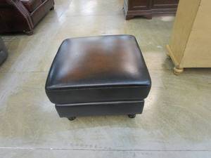 lot 536 image: Black-Brown Leather Ottoman (NICE CONDITION)
