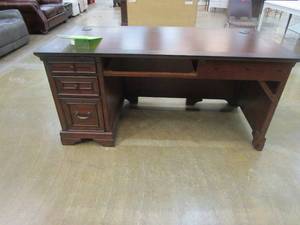 lot 542 image: Half a Office Desk in Wood (MISSING DRAWER & 1 FOOT, CORNER DAMAGED, SOLD AS IS)