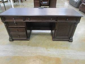lot 545 image: 72 in Office Desk in Wood (SCRATCHES ON TOP, 1 DOOR WILL NOT SHUT COMPLETELY)