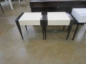 lot 547 image: Lillian August Set of 2 End Tables (SCRATCH & DENT)