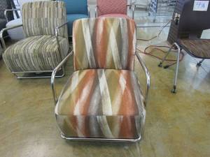 lot 559 image: Accent Chair (NICE CONDITION)