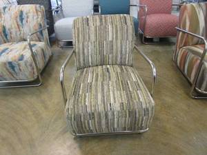 lot 560 image: Accent Chair (NICE CONDITION)