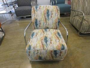 lot 561 image: Accent Chair (NICE CONDITION)