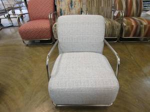 lot 563 image: Accent Chair (NICE CONDITION)