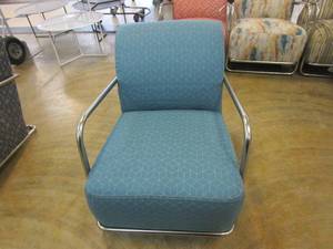 lot 564 image: Accent Chair (NICE CONDITION)