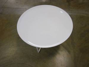 lot 569 image: 28.5 in Raised Edge White Coffee Table (SCRATCH & DENT CONDITION, SEE PHOTOS)