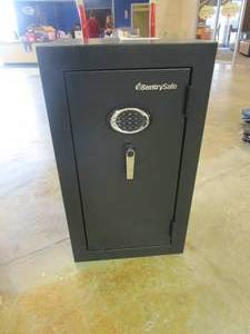 lot 605 image: Sentry Small Standing Safe (NICE CONDITION)