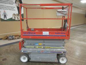 lot 366 image: SkyJack SJIII 3219 Scissor Lift, Hours Unknown, Serial 22034590, Believe Its a 2011 Model. ONLY ITEM ON THE AUCTION THAT MUST BE PICKED UP MONDAY BETWEEN 2PM - 4PM.
