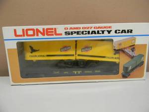 lot 5 image: LIONEL SPECIALTY CAR - CN & W PIGGYBACK FLAT CAR WITH NORTHWESTERN FALCON SERVICE TRAILERS 6-9352 - IN ORIGINAL BOX - NICE - GREAT PIECE - SEE PICTURES