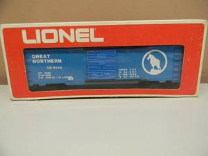 lot 10 image: LIONEL - GREAT NORTHERN BOX CAR GN 6-9206 - IN ORIGINAL BOX - NICE - GREAT PIECE - SEE PICTURES