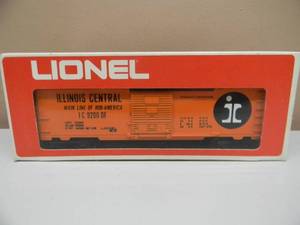 lot 12 image: LIONEL - ILLINOIS CENTRAL BOX CAR IC 9200 - IN ORIGINAL BOX - NICE - GREAT PIECE - SEE PICTURES