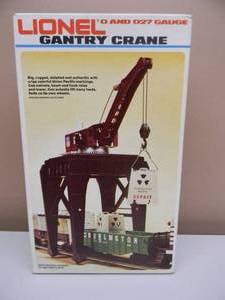 lot 26 image: LIONEL - GANTRY CRANE 6-2302 - IN ORIGINAL BOX - NICE - FANTASTIC PIECE - SEE PICTURES