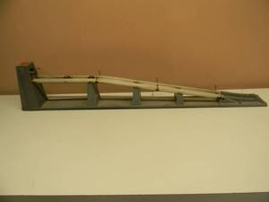 lot 31 image: LIONEL - POSTWAR OPERATING #456 COAL RAMP ACCESSORY O GAUGE TRAIN LOADER - FANTASTIC PIECE - SEE PICTURES