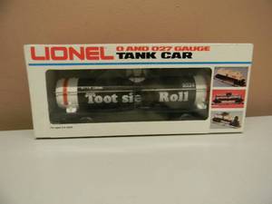 lot 37 image: LIONEL TANK CAR - TOOTSIE ROLL TANK CAR  #6-9324 - IN ORIGINAL BOX - NICE - FANTASTIC PIECE - SEE PICTURES