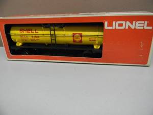 lot 38 image: LIONEL - SHELL TANK CAR  #6-9152 - IN ORIGINAL BOX - NICE - FANTASTIC PIECE - SEE PICTURES