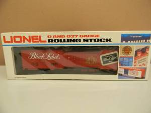 lot 50 image: LIONEL ROLLING STOCK - BLACK LABEL CARLINGS BEER BILLBOARD REEFER CAR #6-9871 - IN ORIGINAL BOX - NICE - FANTASTIC PIECE - SEE PICTURES