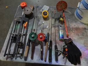 lot 25 image: Ice Fishing Gear