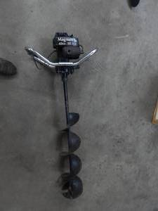 lot 28 image: Magnum 49cc Gas Ice Auger