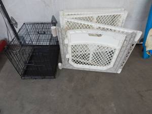 lot 32 image: Small Pet Crate & 6 Panel Folding Pen