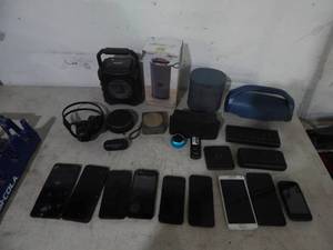 lot 54 image: Blue Tooth Speakers & Cell Phones