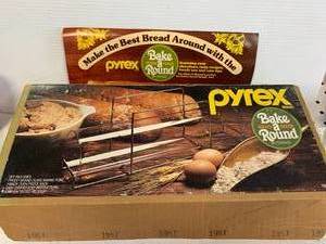 Vintage Pyrex Bake Around Model 990