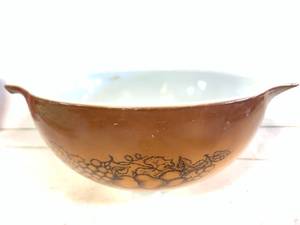 Pyrex Old Orchard Cinderella Bowl 2.5 Quart