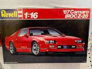 Revell 116 �87 Camaro Iroc Z28 7471 Appears New