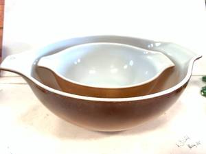 Vintage Pyrex Bowls 1.5 & 5 Quart