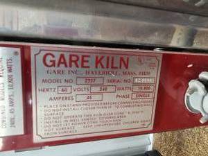 Gare Kiln with a variety of stilts and layers