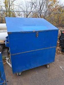 lot 5 image: Site Job Box 50x30x57 (empty)