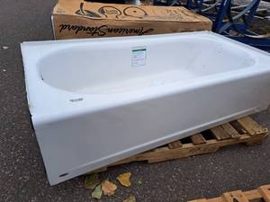 lot 21 image: Bath Tub