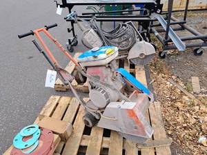 lot 24 image: Norton C-105-S Honda G400 406cc 10hp Gas Cement Saw