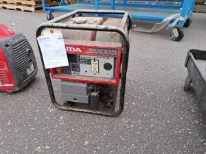 lot 38 image: Honda EB3000c Gas Generator