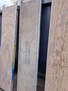 lot 67 image: 75 lbsq.ft. Wood Scaffolding Plank