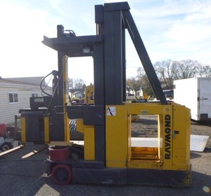 lot 1 image: Raymond Man Up Turret Forklift