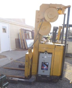 lot 2 image: Raymond Reach Forklift