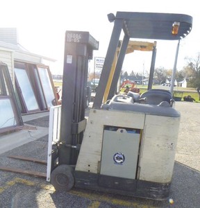 lot 3 image: Crown RC 3000 Series Forklift