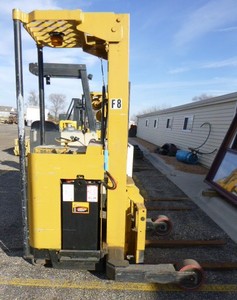 lot 4 image: Raymond Walkie Reach Stacker Forklift