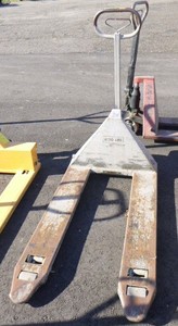 lot 14 image: Handjak 55 Pallet Jack