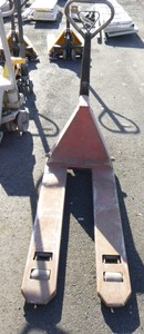 lot 15 image: Atlas Pallet Jack