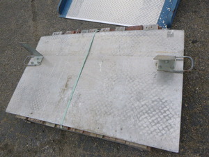 lot 23 image: Dock Plate