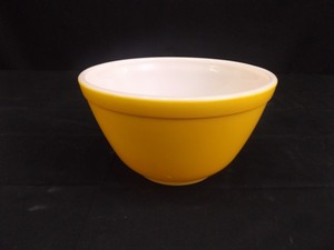MINT Condition Pyrex #401 Yellow 1-12 pt Mixing Bowl